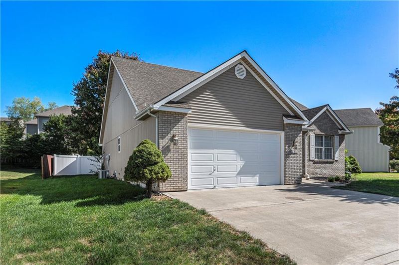 5007 NW Woodside Dr, Riverside, MO 64150