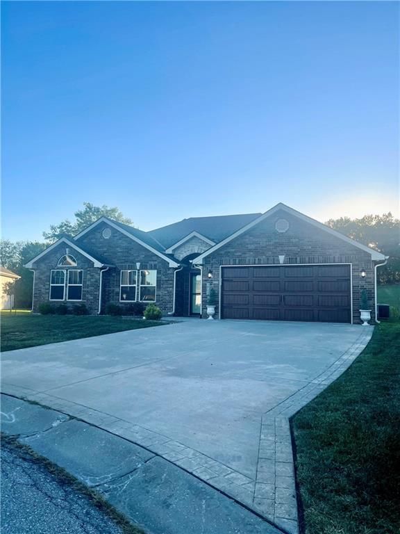 208 NW Willow Ct, Grain Valley, MO 64029