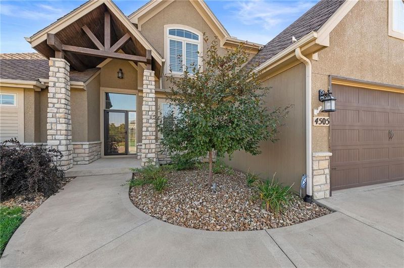 4505 NW Montebella Dr, Riverside, MO 64150