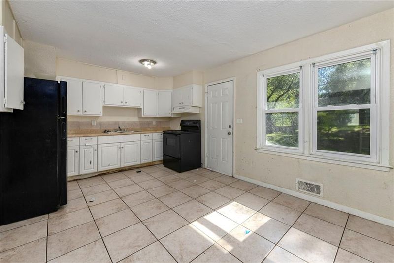 7805 E 108th St, Kansas City, MO 64134
