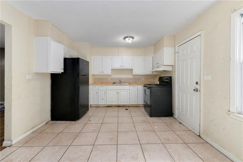 7805 E 108th St, Kansas City, MO 64134