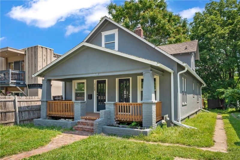 4159 Roanoke Rd, Kansas City, MO 64111