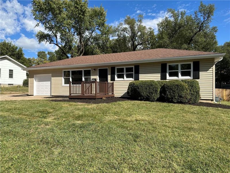 7607 Grandview Ln, Overland Park, KS 66204