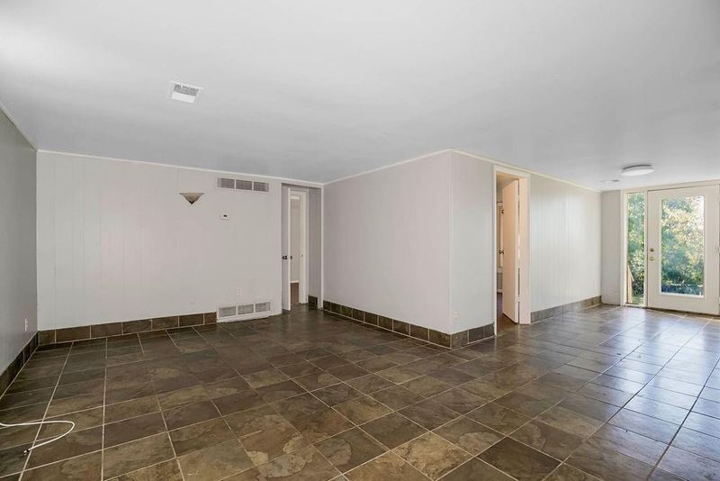 3209 E 95th Ter, Kansas City, MO 64137