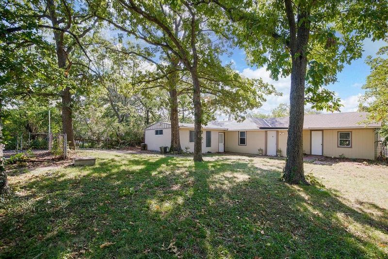 3209 E 95th Ter, Kansas City, MO 64137