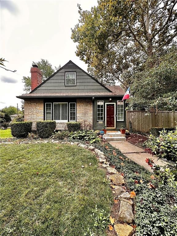 701 E Gregory Blvd, Kansas City, MO 64131