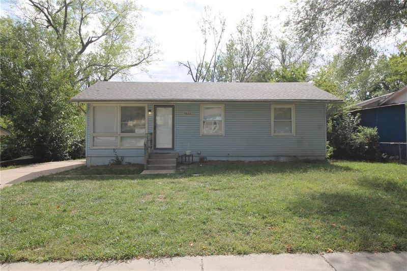 7423 51st St, Kansas City, MO 64129