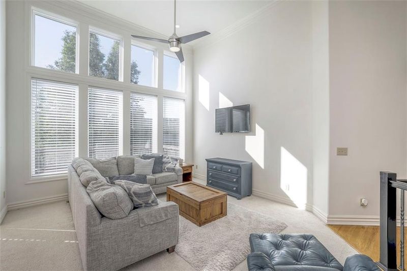 19603 W 97th Ter, Lenexa, KS 66220