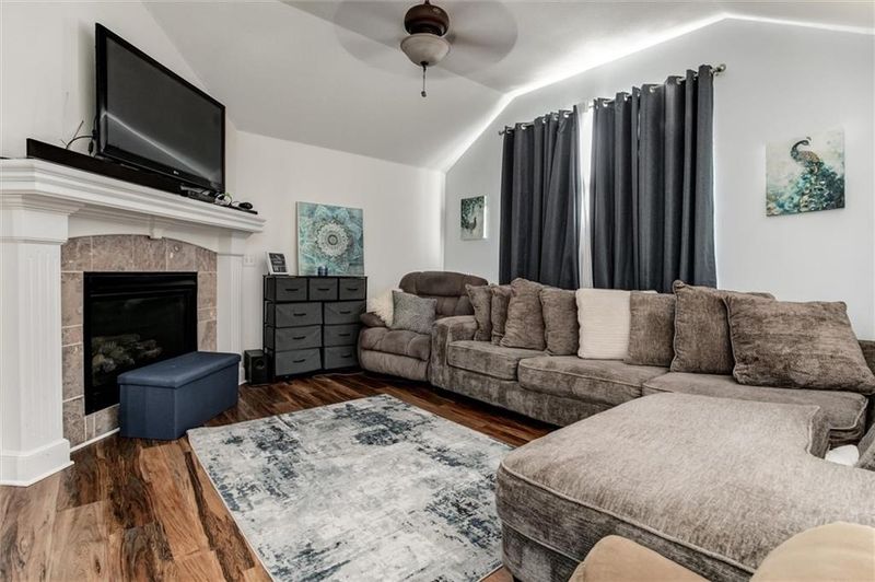 12302 E 54th Ter, Kansas City, MO 64133