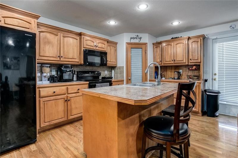 12302 E 54th Ter, Kansas City, MO 64133