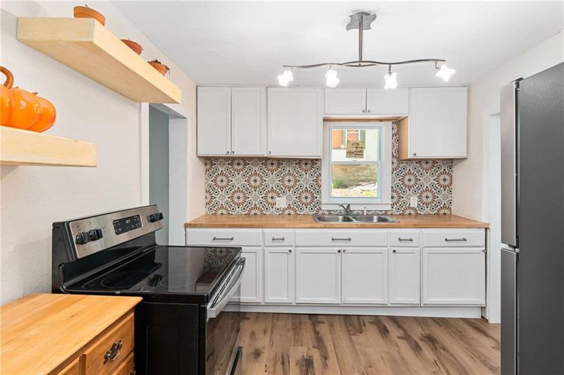 3009 E 60th St, Kansas City, MO 64130
