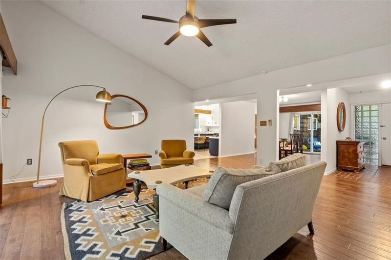 3910 N Central St, Kansas City, MO 64116
