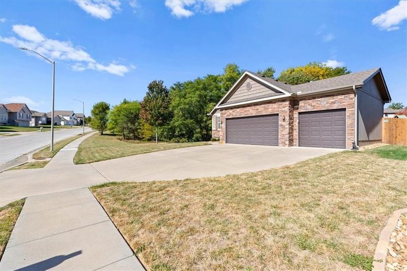 3408 NW 87th St, Kansas City, MO 64154