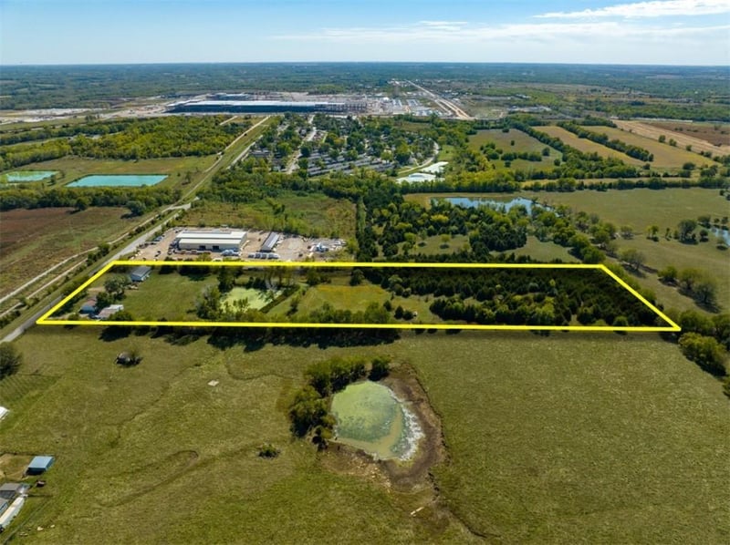 9730 Sunflower Rd, De Soto, KS 66018