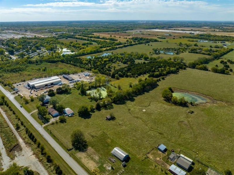 9730 Sunflower Rd, De Soto, KS 66018