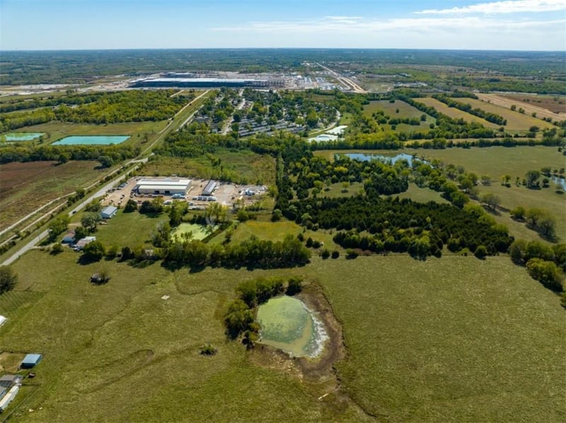 9730 Sunflower Rd, De Soto, KS 66018