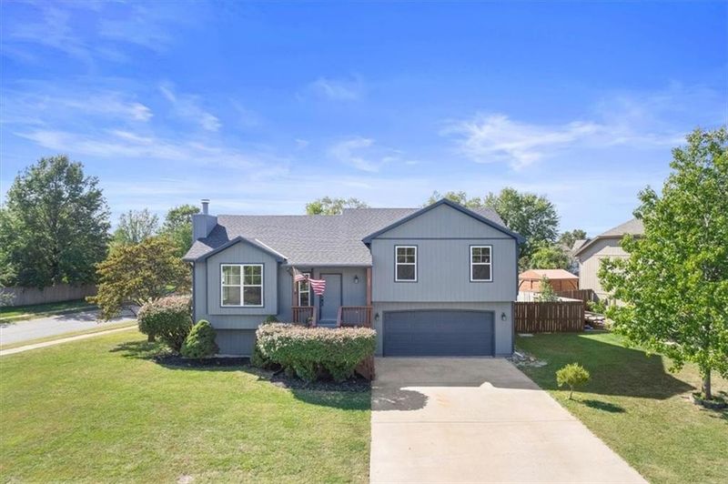 409 W Bluebird St, Gardner, KS 66030