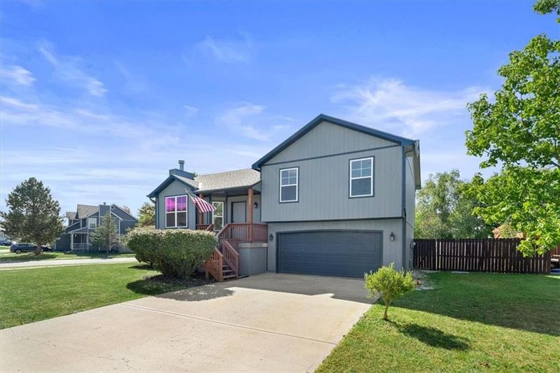 409 W Bluebird St, Gardner, KS 66030