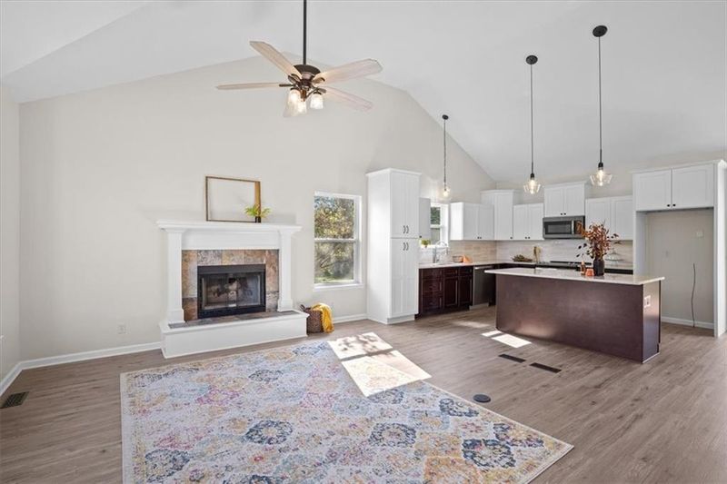 409 W Bluebird St, Gardner, KS 66030