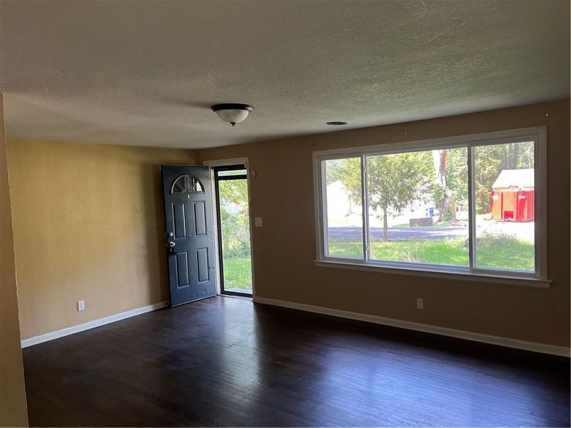 9105 E 67th Ter, Raytown, MO 64133