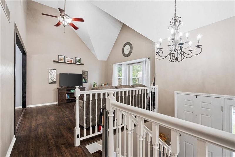 817 NE Country Ln, Lee's Summit, MO 64086