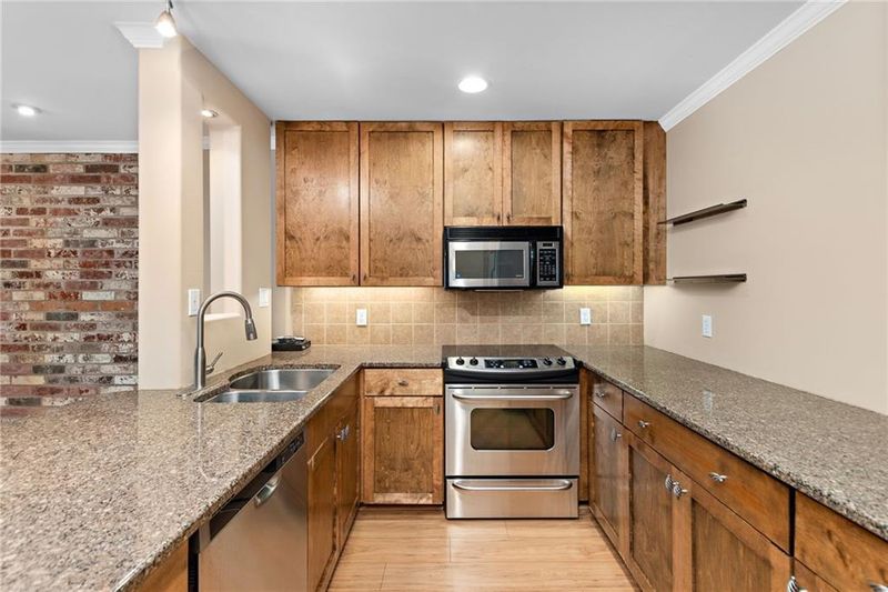 5008 Baltimore Ave #201, Kansas City, MO 64112