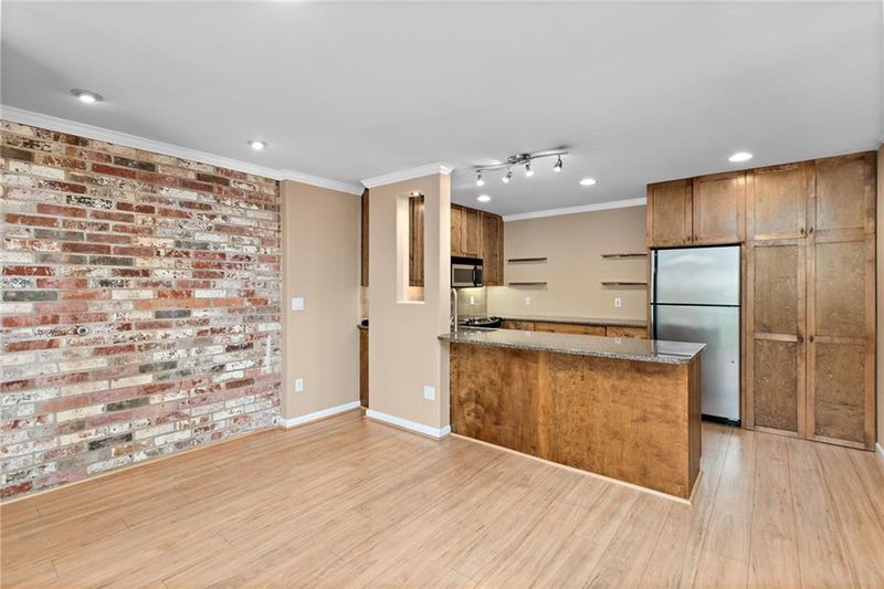 5008 Baltimore Ave #201, Kansas City, MO 64112