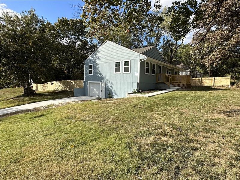 10708 Hillcrest Rd, Kansas City, MO 64134