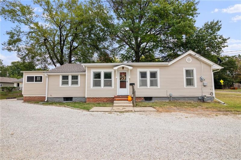 209 W 9th St, Ottawa, KS 66067