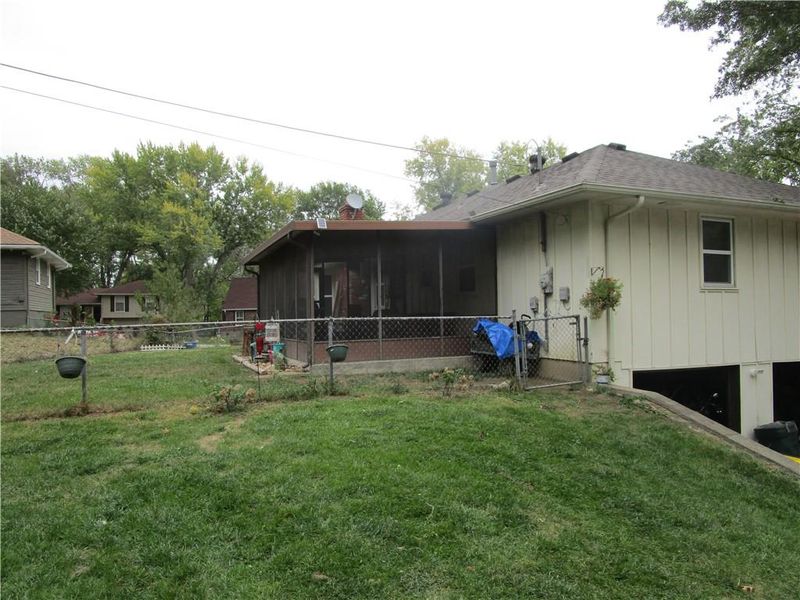 9028 Hunter St, Kansas City, MO 64138