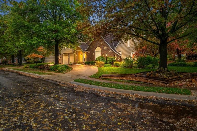 1521 Eldorado Dr, Lawrence, KS 66047