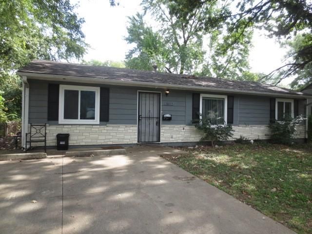 10715 Ewing Dr, Kansas City, MO 64134