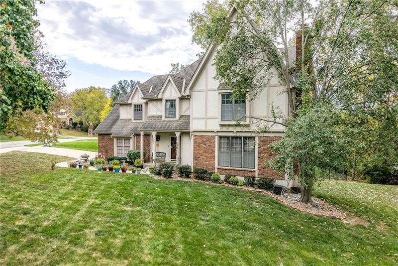 7422 N Strathbury Ave, Kansas City, MO 64151