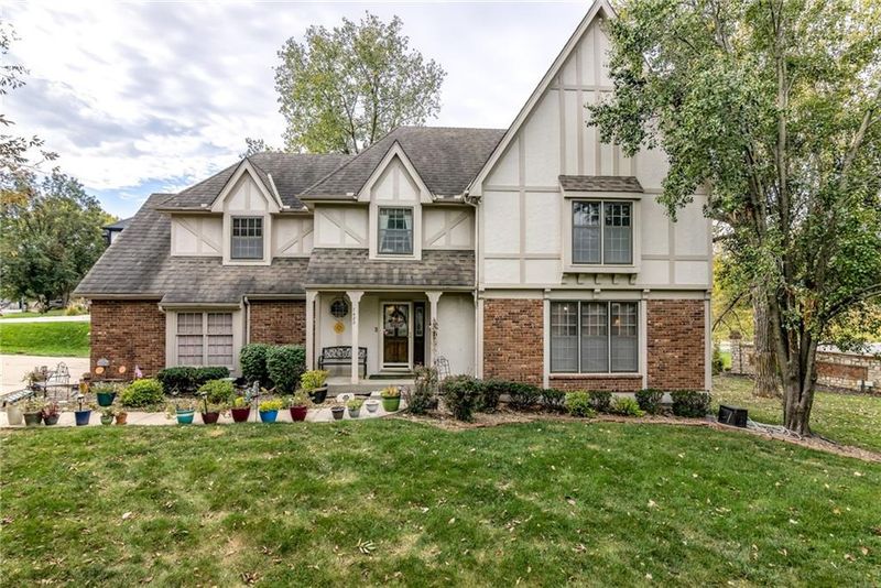 7422 N Strathbury Ave, Kansas City, MO 64151