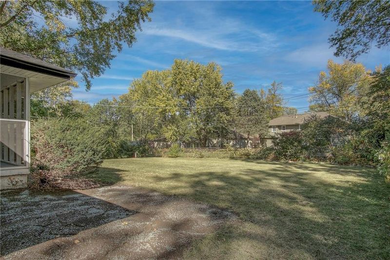 8306 E 105th St, Kansas City, MO 64134