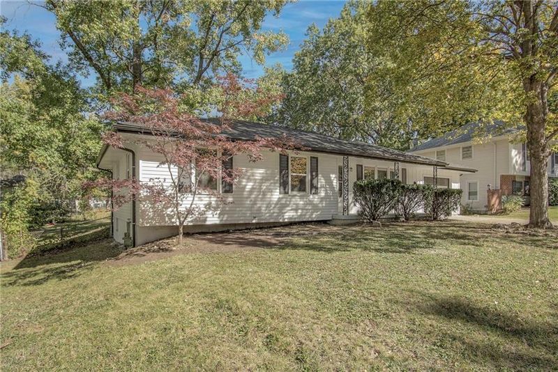 8306 E 105th St, Kansas City, MO 64134