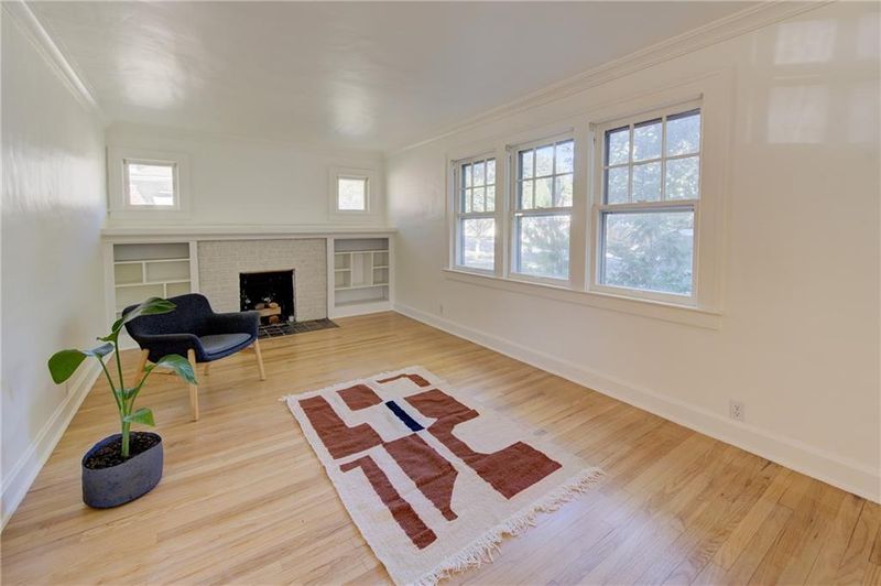 423 E 61st St, Kansas City, MO 64110