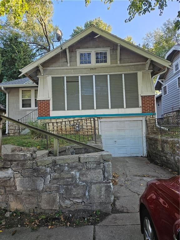 2029 E Gregory Blvd, Kansas City, MO 64132