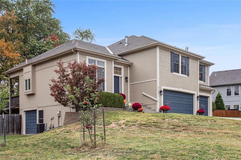 5133 NW Gower Ct, Riverside, MO 64150