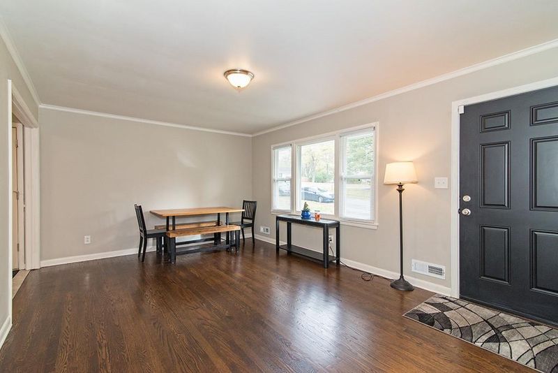 9616 Walnut St, Kansas City, MO 64114