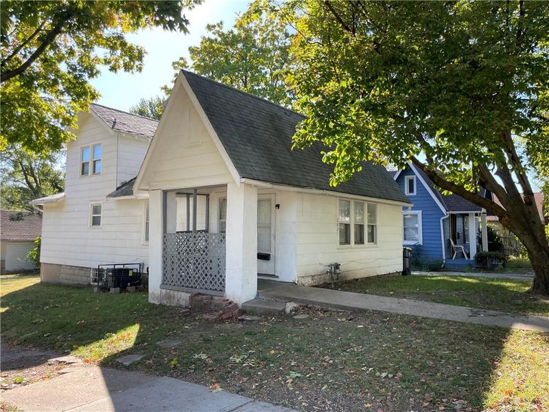 2821 E 67 St, Kansas City, MO 64132