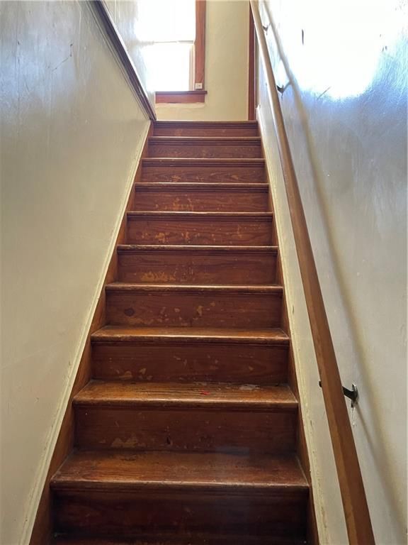 2821 E 67 St, Kansas City, MO 64132