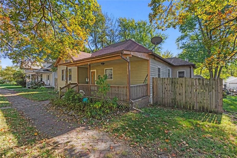 205 E Shawnee St, Paola, KS 66071