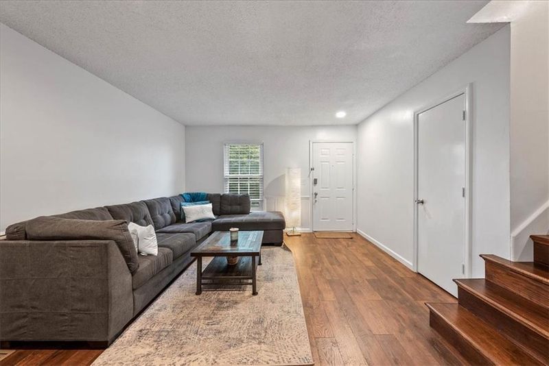 8213 Switzer Rd, Overland Park, KS 66214