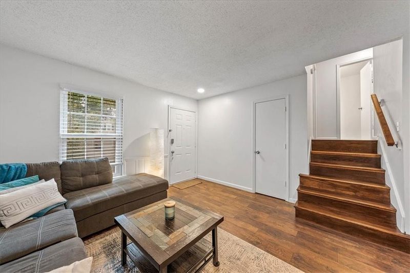 8213 Switzer Rd, Overland Park, KS 66214
