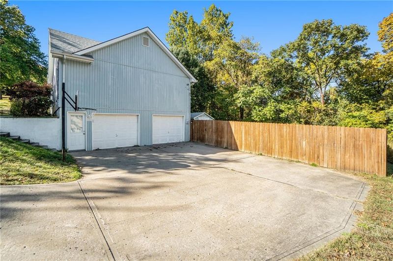 3204 NW Cerrito Ln, Riverside, MO 64150