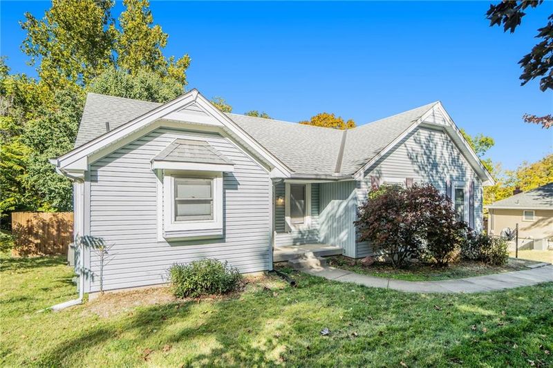 3204 NW Cerrito Ln, Riverside, MO 64150