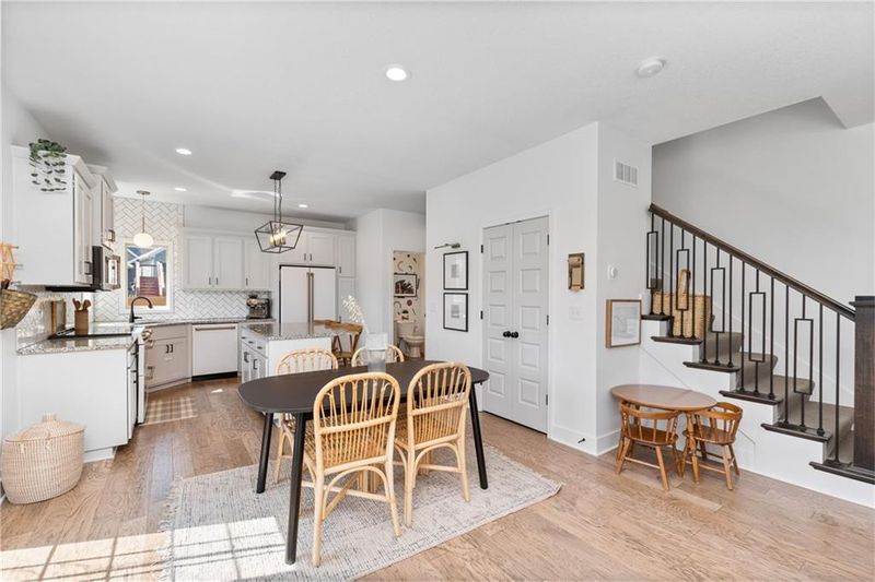 1217 SW Arborway Dr, Lee's Summit, MO 64082