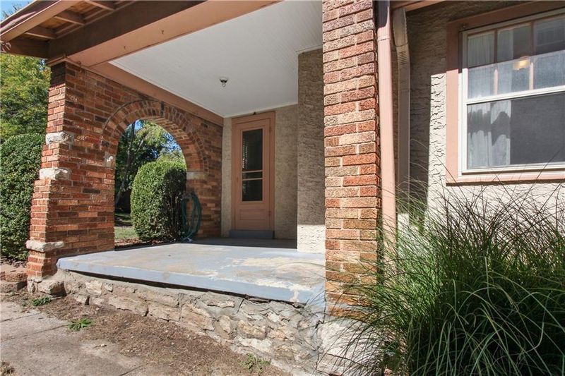 7319 Walnut St, Kansas City, MO 64114