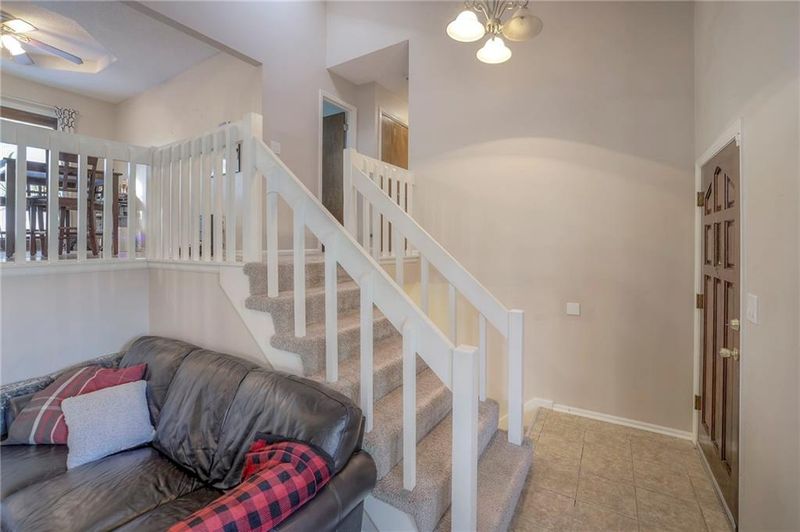 1633 SE 5th St, Lee's Summit, MO 64063